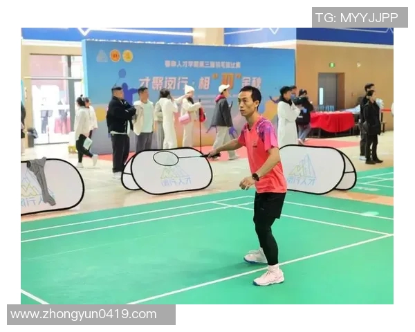 羽毛球配合实力大比拼成都羽毛球队荣获第三名佳绩